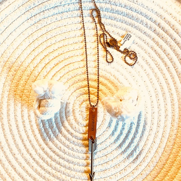 “Fearless” Arrow Necklace NWT - Picture 4 of 7